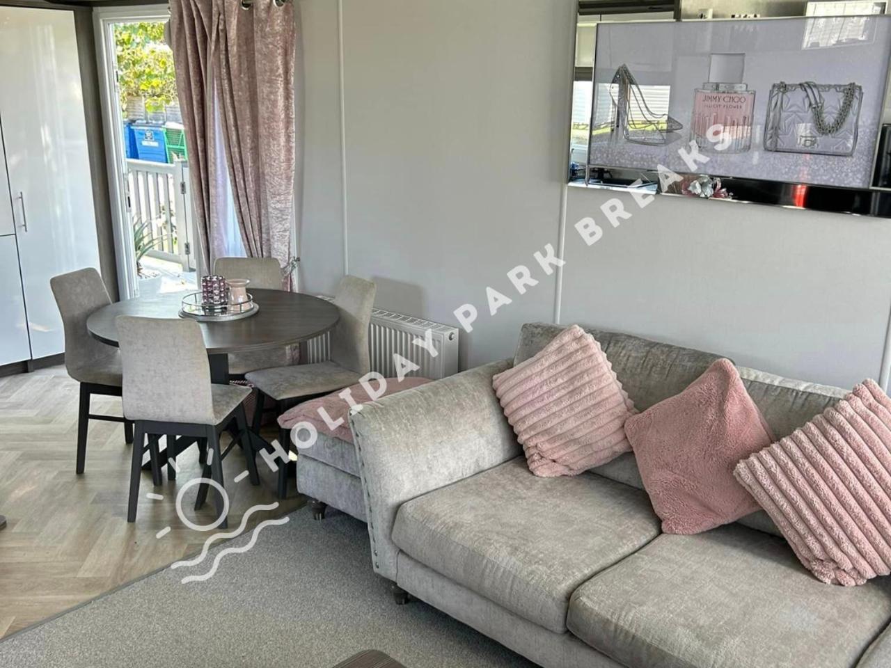 Luxury 2 Bedroom At Seal Bay Resort Selsey Exterior foto